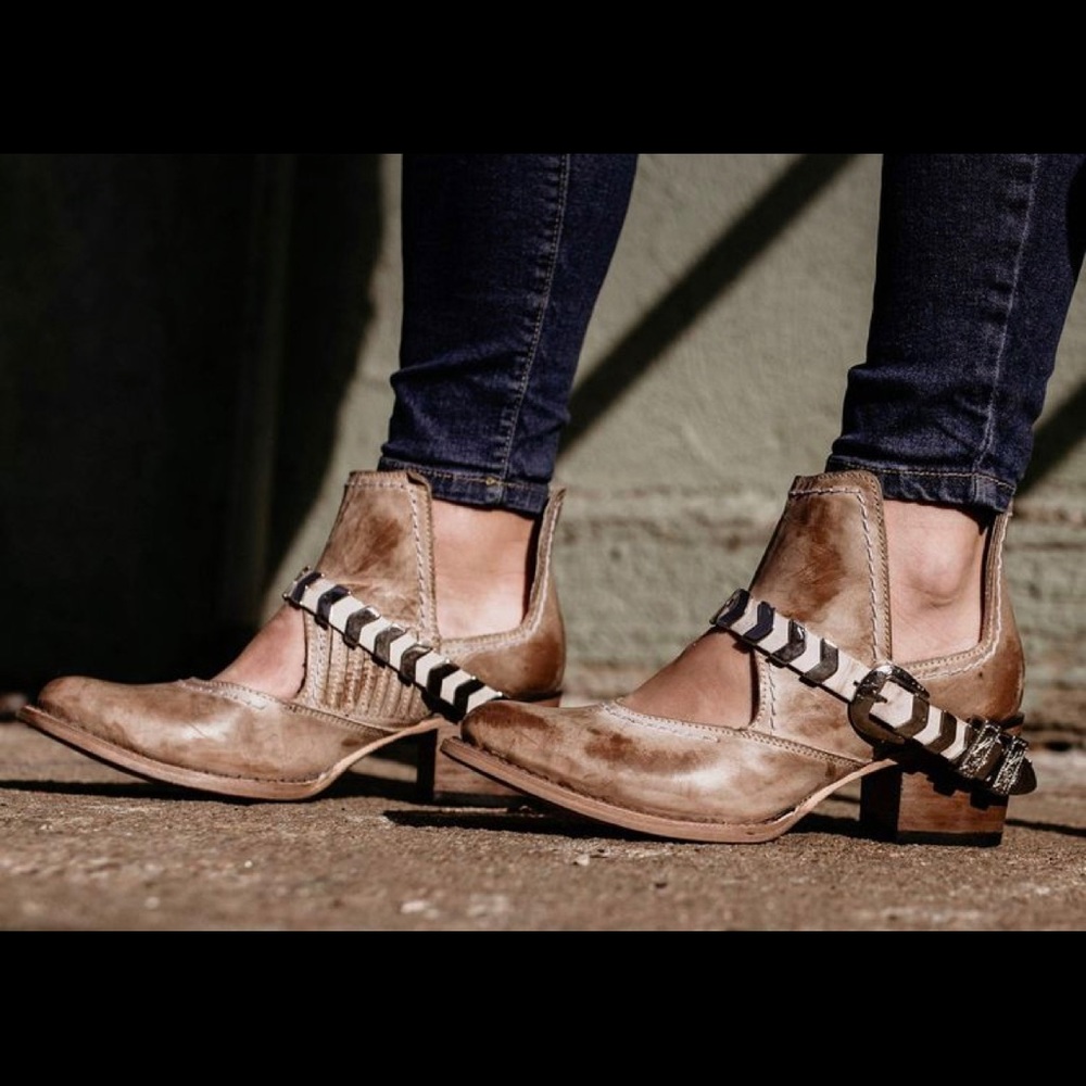 Freebird BLADE booties in Taupe Size 7
